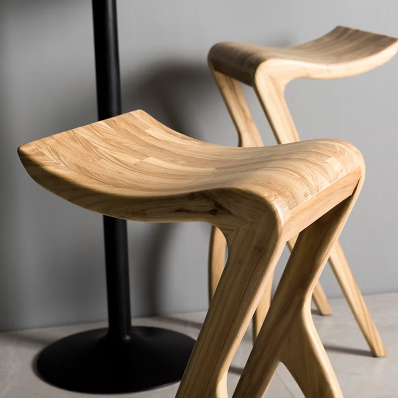 Барный стул Современный простой бытовой скандинавский барный стул из массива дерева с легкой роскошной спинкой, Высокий табурет на стойке регистрации, Барный стул