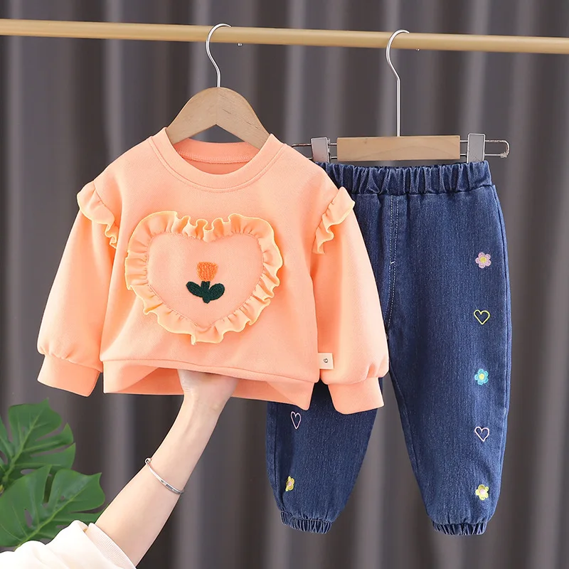 Детские дизайнерские комплекты для девочек 2023 года, Корейский весенний пуловер с сердечками и любовью, Футболки с длинными рукавами, топы и джинсы, одежда для маленьких девочек