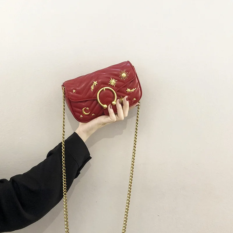 Летняя мини-маленькая сумка женская 2023 новая корейская версия сотен женских сумок с модной популярной цепочкой через плечо tide